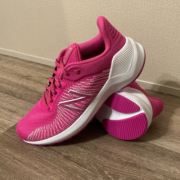 new balance women's ventr v1 running shoe